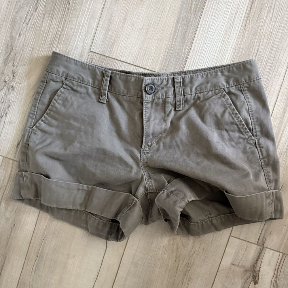 Old Navy Low Rise Khaki Woman's Shorts Size 6